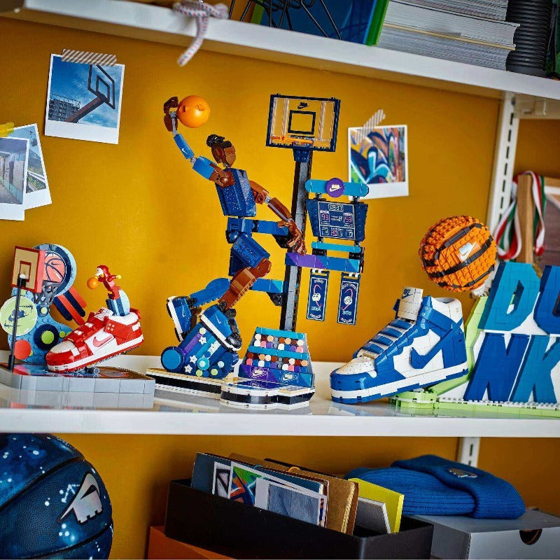 Additional product photo of the assembled Nike Slam Dunk block model