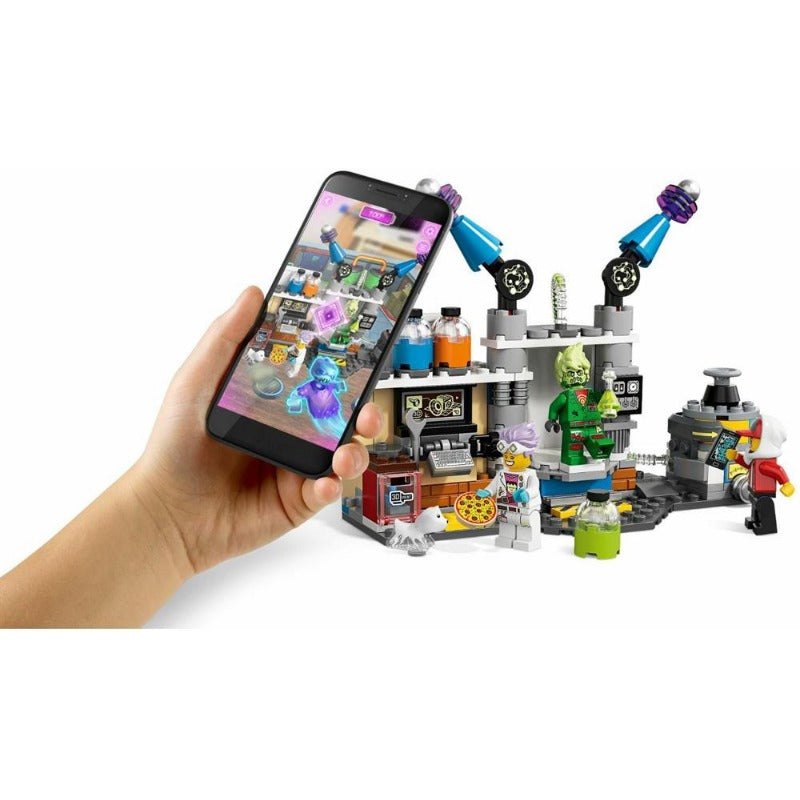 Additional angle of the 174-piece building set