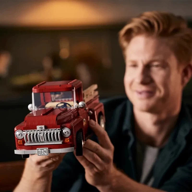 Additional product image of the pickup truck building set