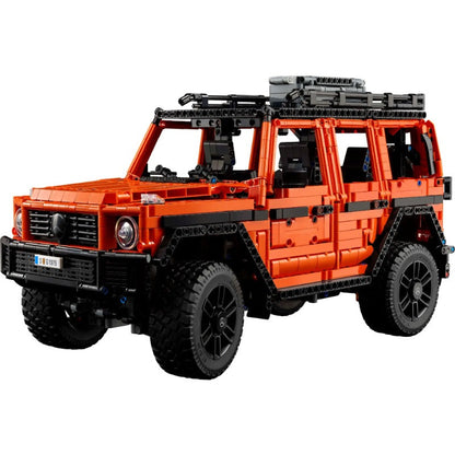 Off-road SUV building block model, bricks only version