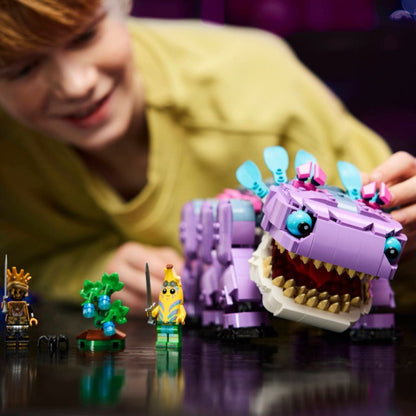 Second gallery image of the 1084-piece Klombo brick model
