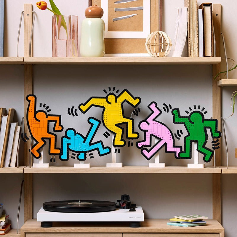 Dancing figures 1773-piece brick model, gallery image 2