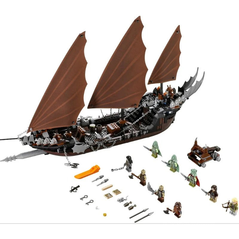 Assembled pirate ship ambush building block set, 806 pieces