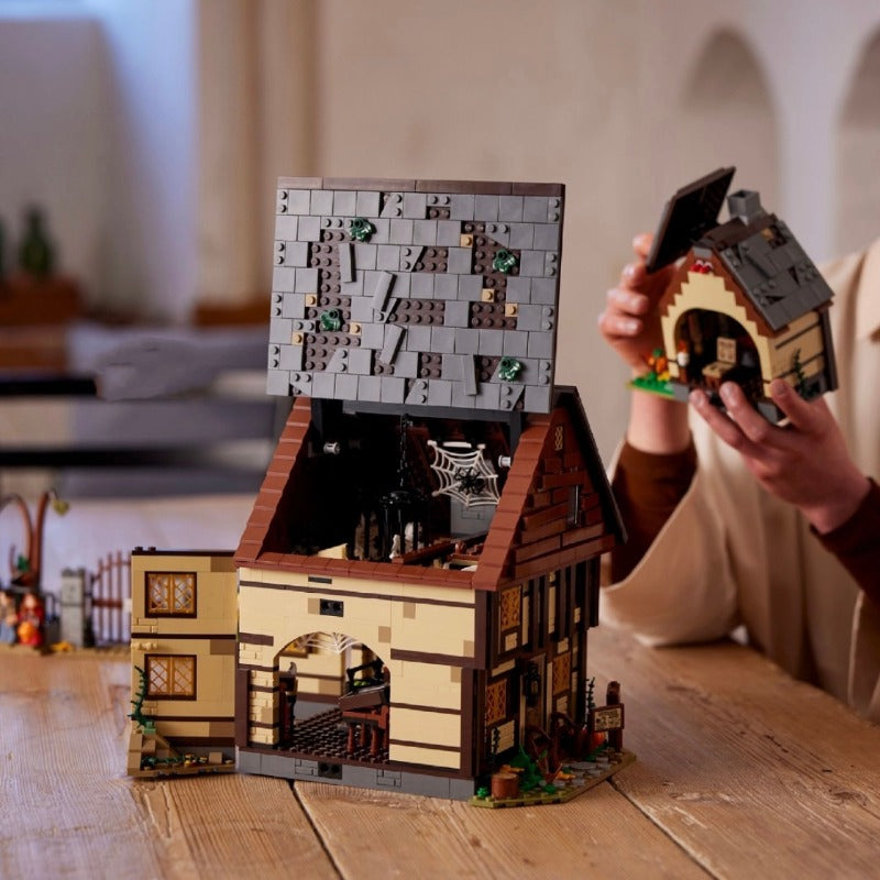 Third product photo of the cottage building block set