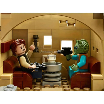 Mos Eisley Cantina building bricks set featuring minifigures in iconic scene with detailed interior.