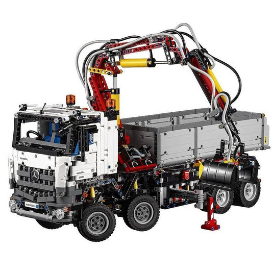 Front view of the heavy-duty cargo truck building block model
