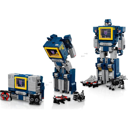 Close-up of robot character details in the block set