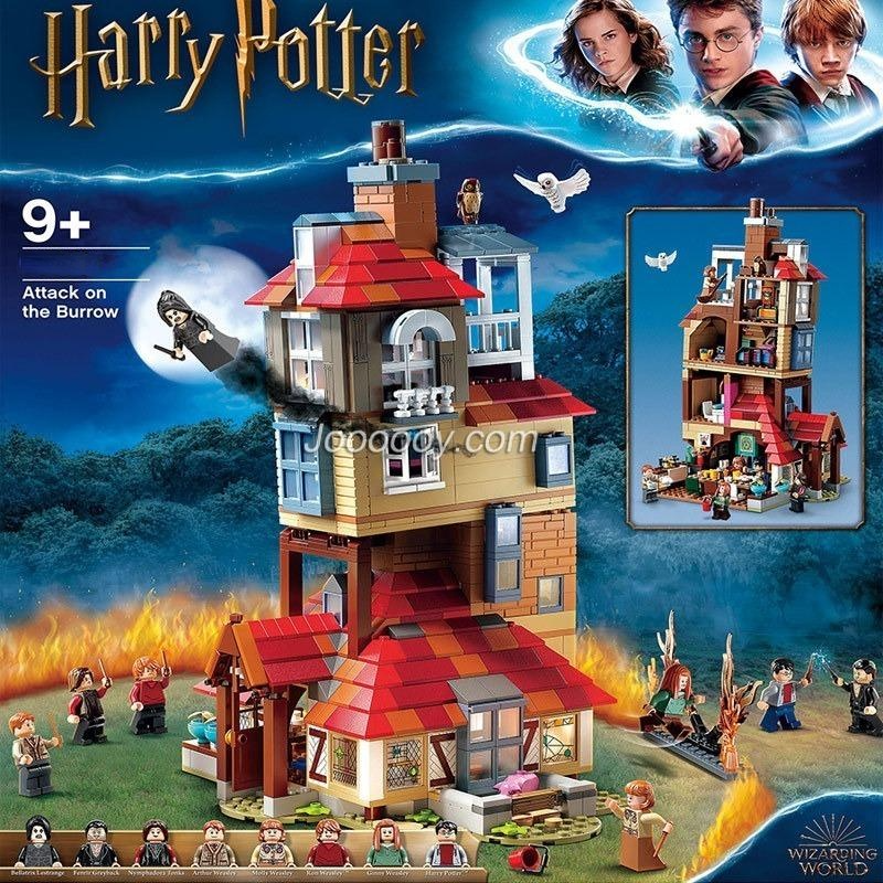 Rustic Countryside Hideout Building Set front view display model
