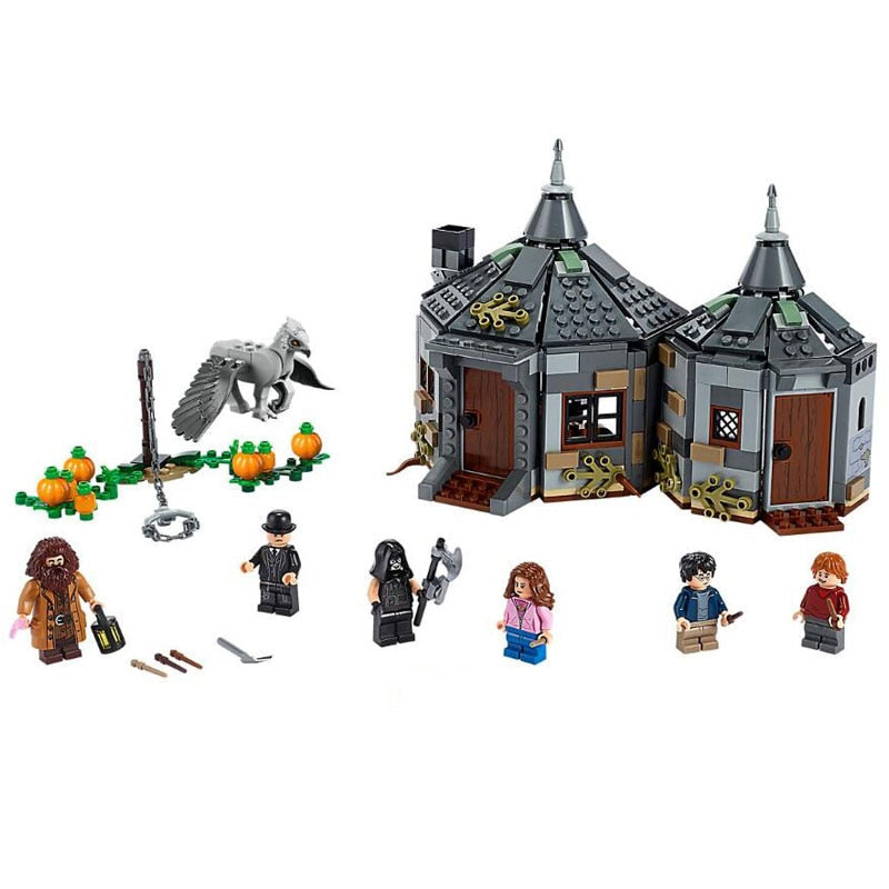 Hagrid's Hut building block set with hippogriff figure