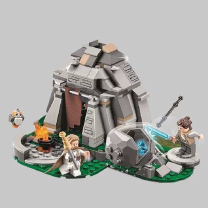 Product gallery photo of the 241-piece building set