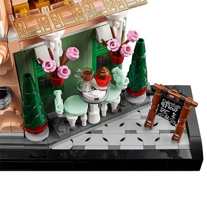 Detail view of the 1101 piece café set