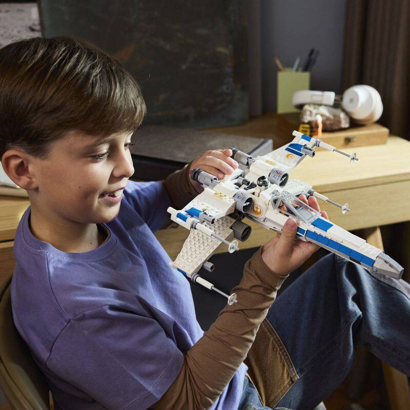 Front view of the finished X-wing brick model