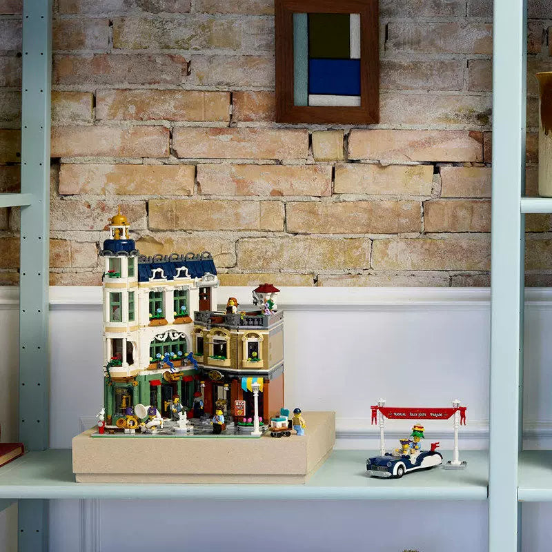 Further gallery image of the shopping street building set
