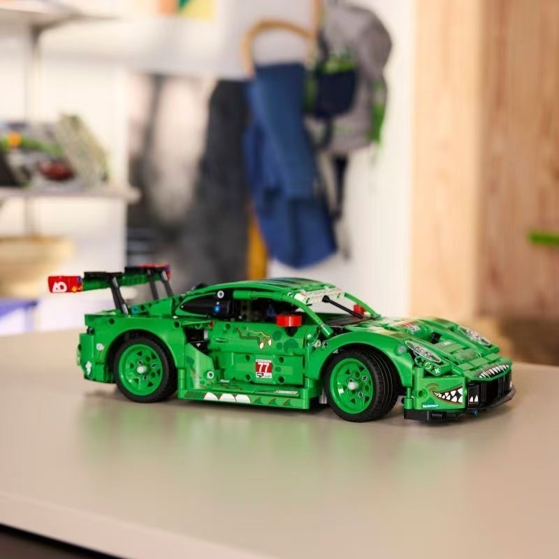 Second gallery image of the 1313-piece Porsche 911 GT3 R brick car