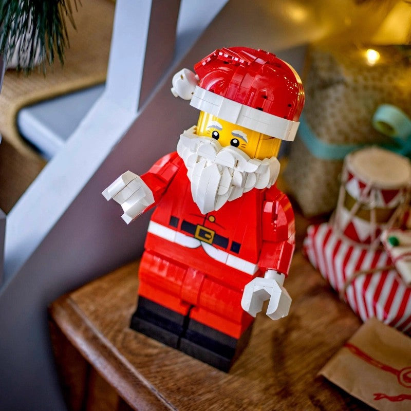 Side angle of the assembled Santa building block figure