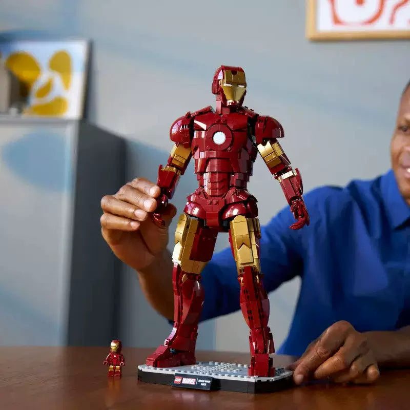 Additional product photo of the assembled Iron Man block model