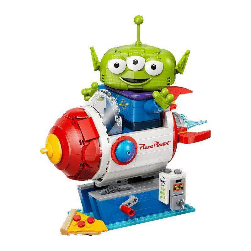 Additional product photo of the 714-piece rocket set