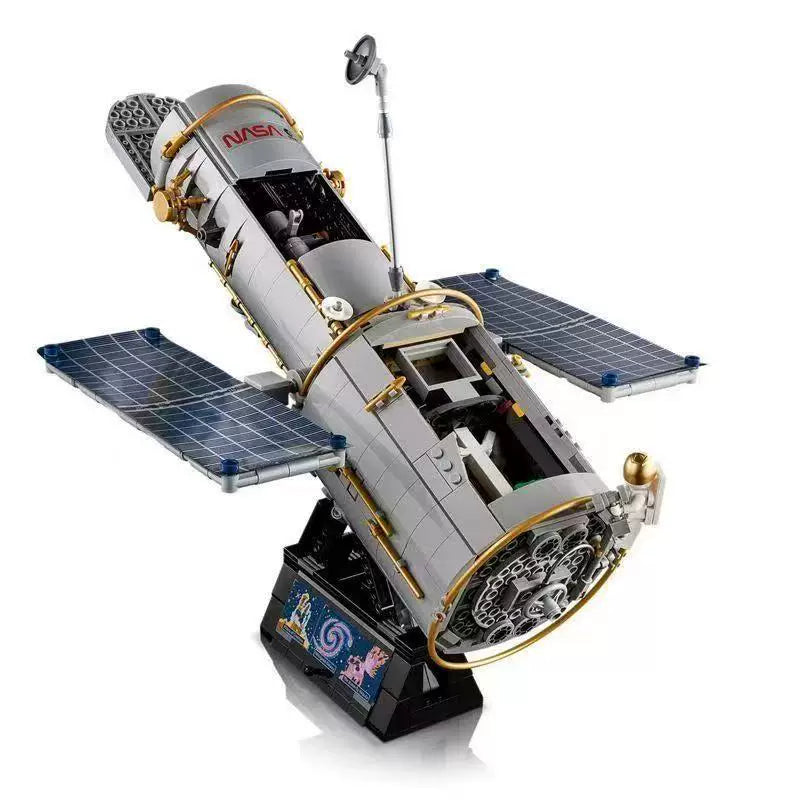 Deep Space Telescope building block set product photo