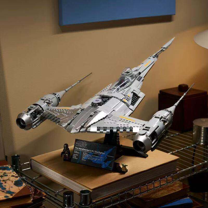 Starfighter building block set shown from a different angle