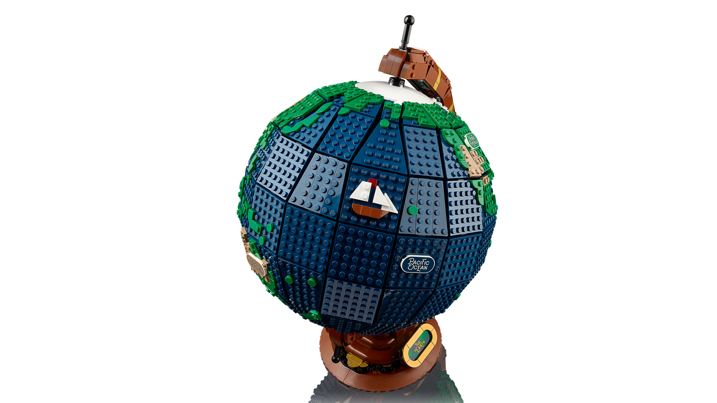 The Globe 95335 – 2585PCS Compatible Building Blocks | Rotating World Map Desk Collectible