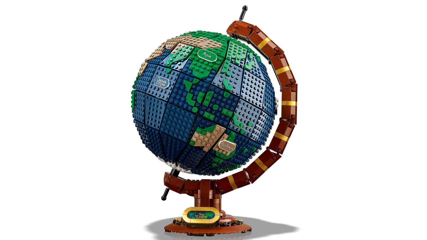 The Globe 95335 – 2585PCS Compatible Building Blocks | Rotating World Map Desk Collectible