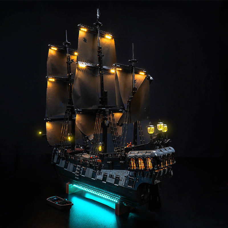 Captain Jack Sparrow's Pirate Ship pirate ship building block set, side view