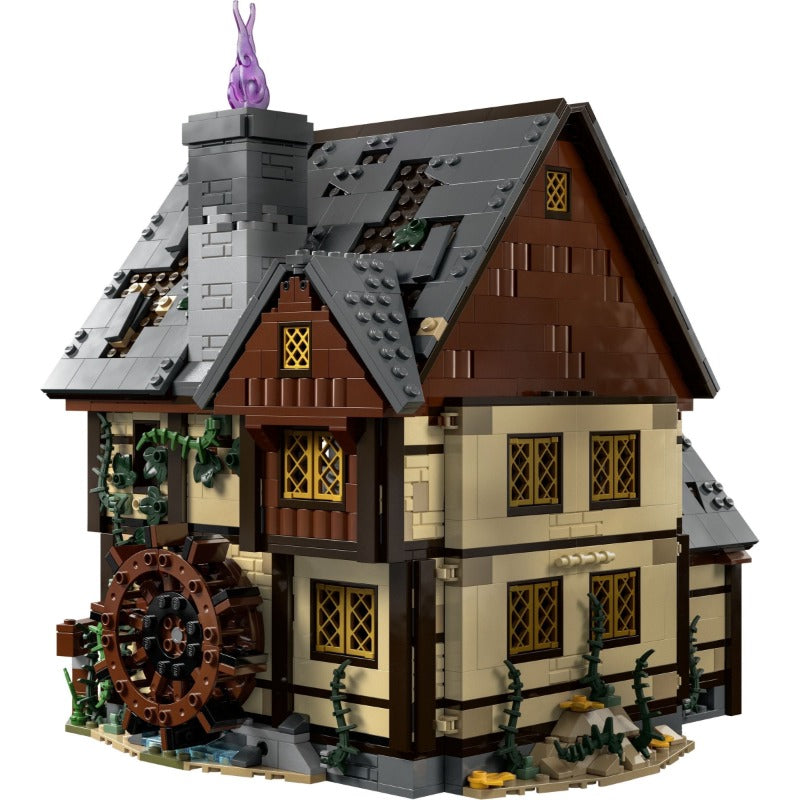 Sanderson Sisters' Cottage building block set, 2316 pieces, assembled