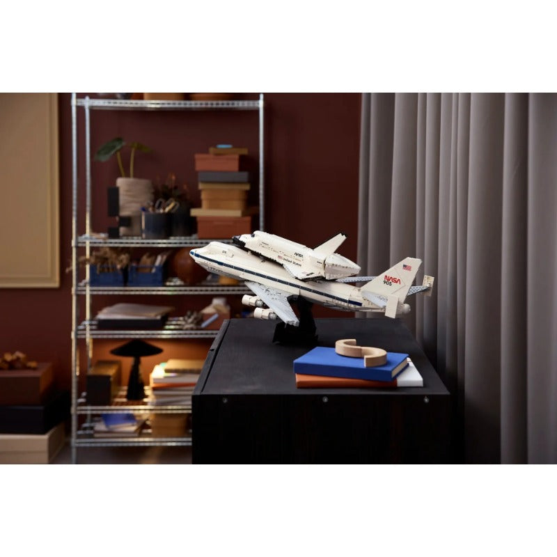 Shuttle Carrier Aircraft 2417-piece brick model, gallery image 2