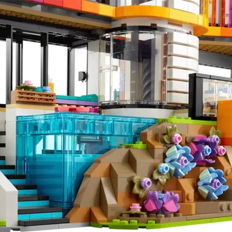 Modern Family Mansion building block set detail view 2